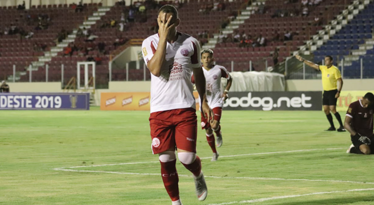 Wallace Pernambucano comemora o gol contra o Sergipe pela segunda rodada da Copa do Nordeste. Foto: Divulgação/CNC