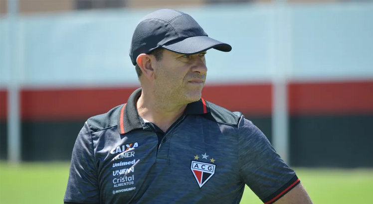 O técnico esteve durante quase 7 anos comandando o Londrina e na temporada passada treinou o Atlético-GO. Foto: Paulo Marcos / Atlético-GO